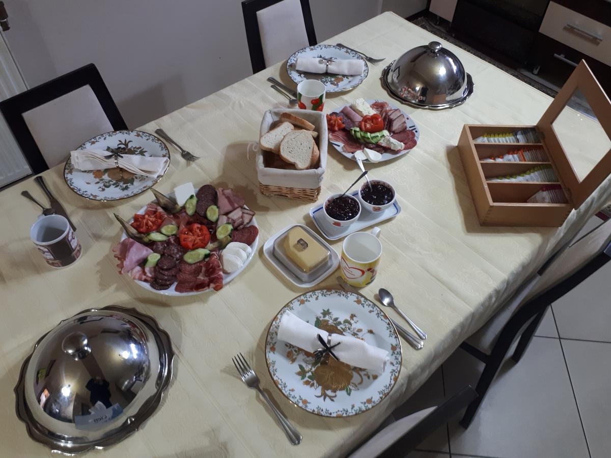 Pensiunea Giovani Târgu Jiu Εξωτερικό φωτογραφία